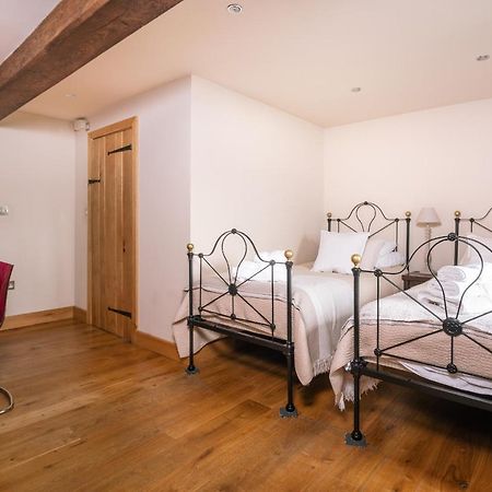 Woodpecker Loft At Millfields Farm Cottages Ашборн Экстерьер фото